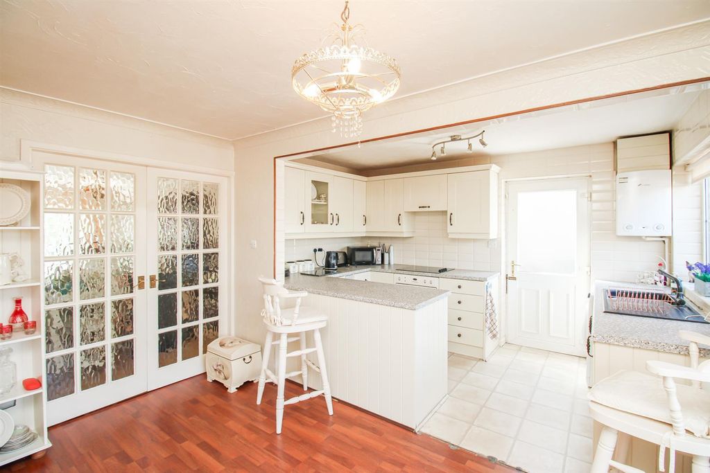 Property photo 3 of 13 Kitchen Diner
