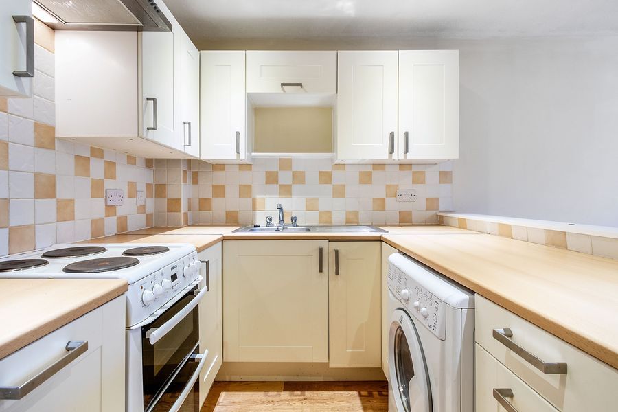 Property photo 2 of 8 2.Kitchennew.Jpg