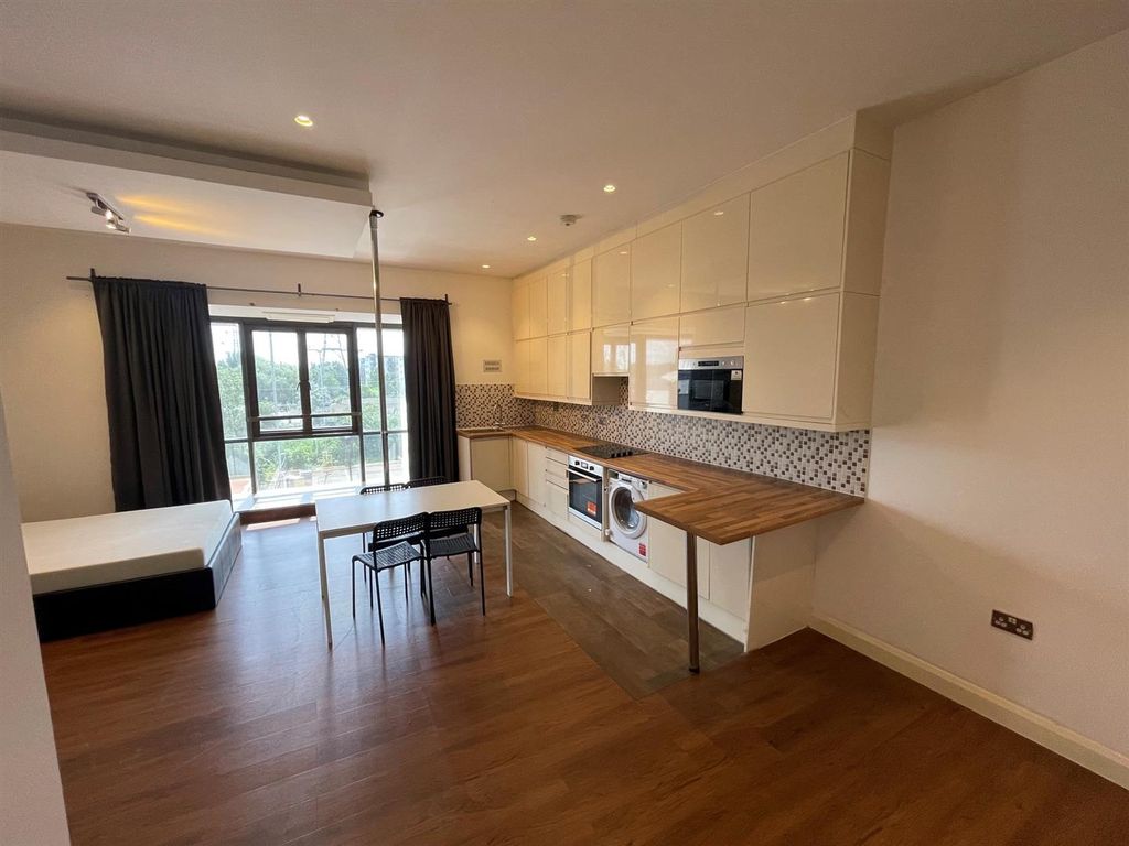 Property photo 2 of 4 Kitchen