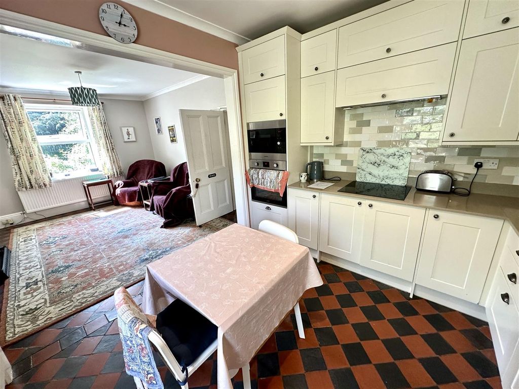 Property photo 3 of 32 Kitchen