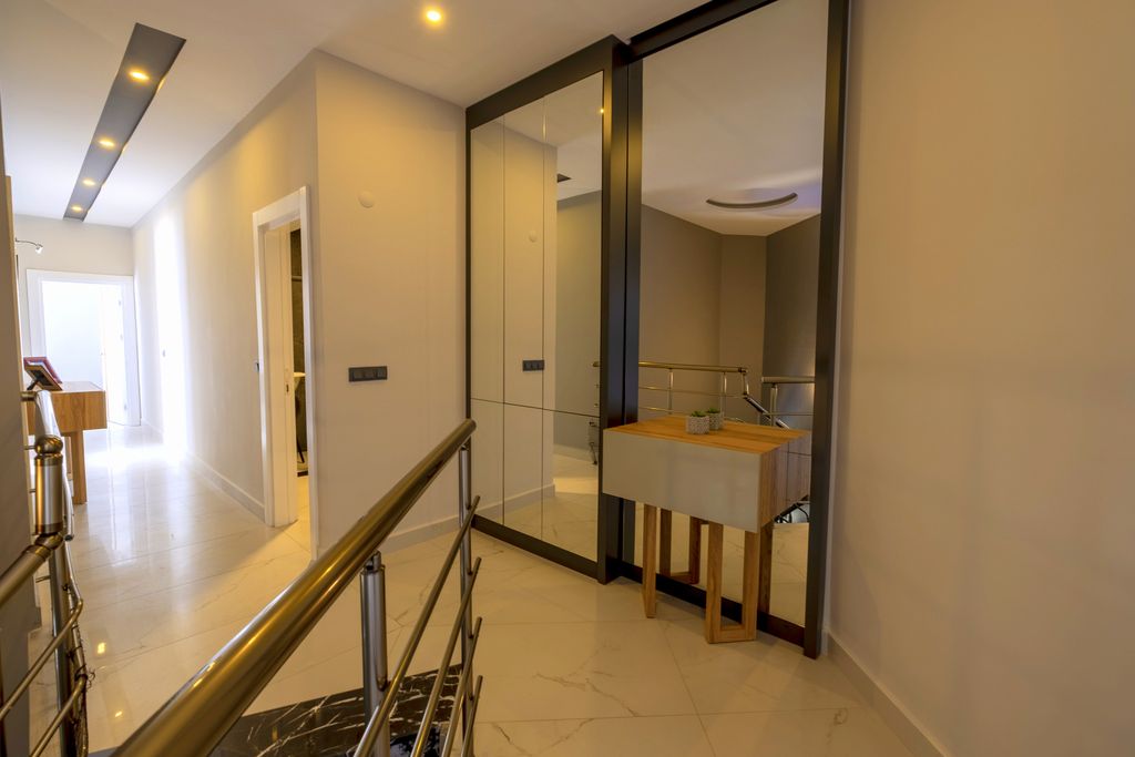 Property photo 3 of 27 4-Bed Sea View Alanya Penthouse - Hallway With Storage
