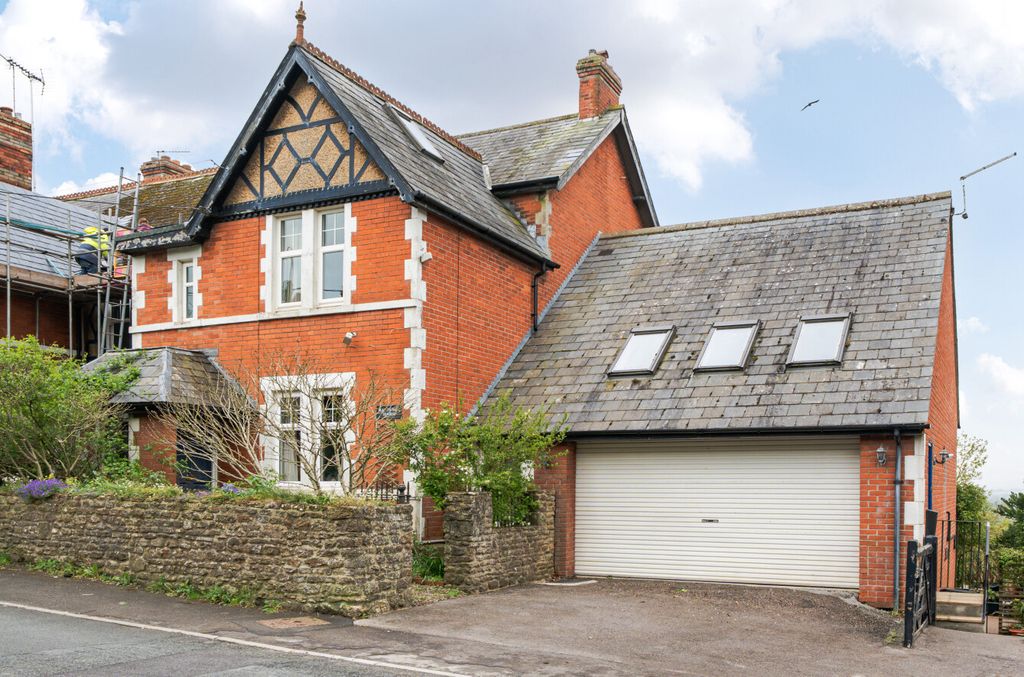 Property photo 1 of 25 1430308-1-69E087d...