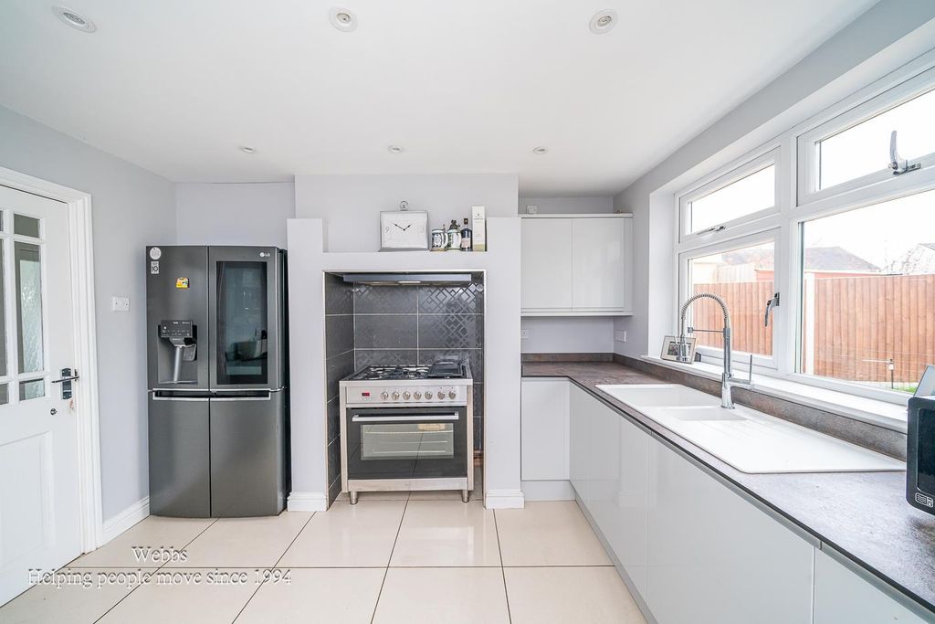 Property photo 2 of 32 Kitchen