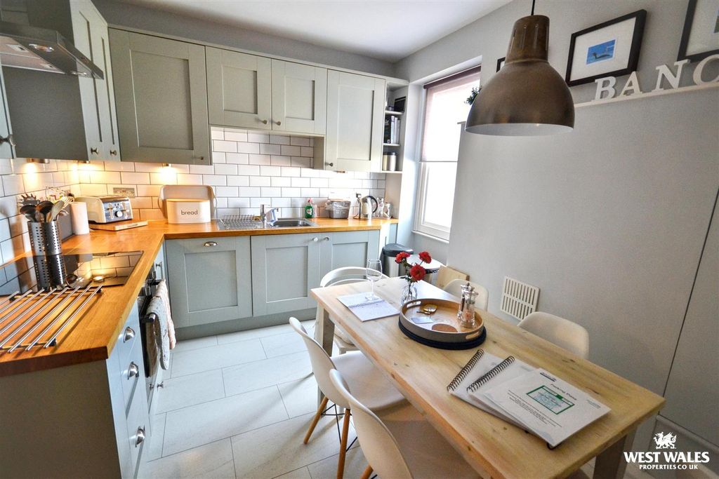 Property photo 3 of 23 Best Kitchen Photo 2 (1).Jpg