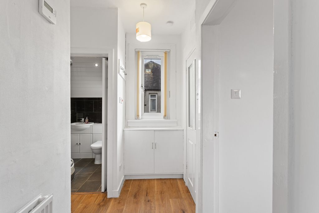 Property photo 3 of 11 55 Kings Road 06