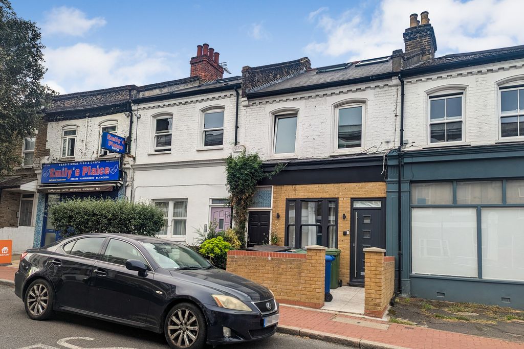 Property photo 1 of 3 Ground Floor Flat, 7 North Cross Road, East Dulwich, London Se22 9Et