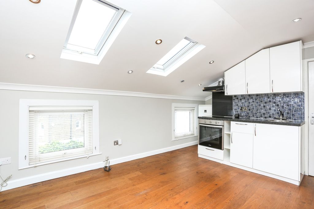 Property photo 2 of 10 Kitchen