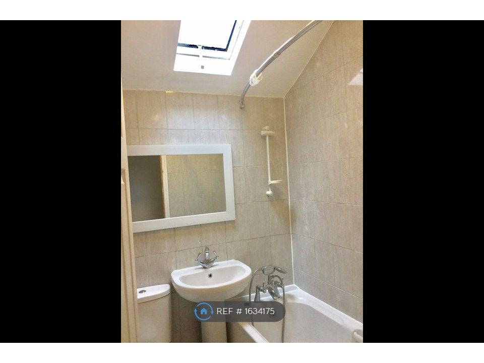 Property photo 3 of 10 Bathroom