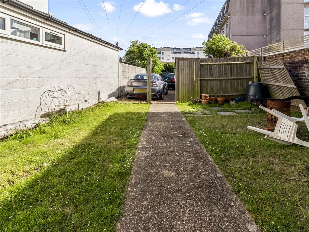 Property photo 2 of 9 2 5 Milton Street-007.Jpg