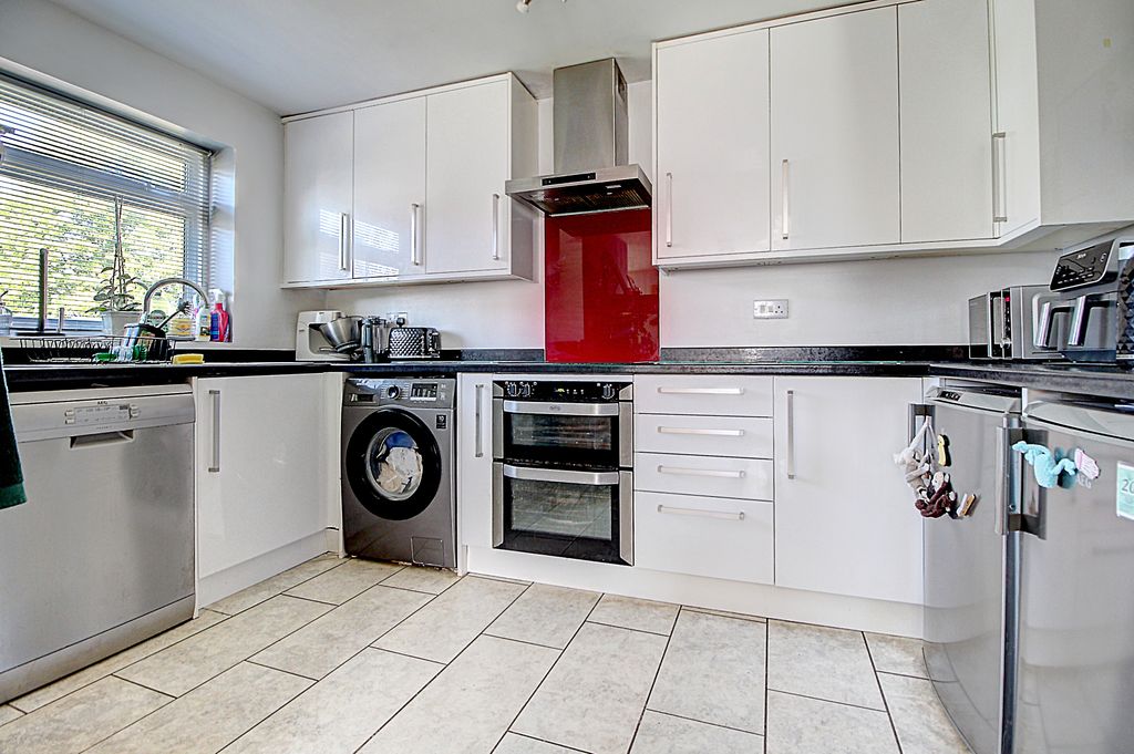 Property photo 2 of 17 Kitchen