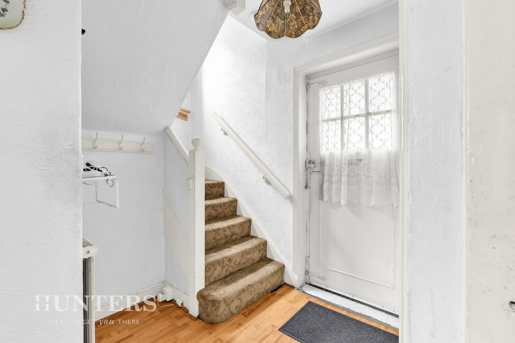 Property photo 2 of 18 Hallway