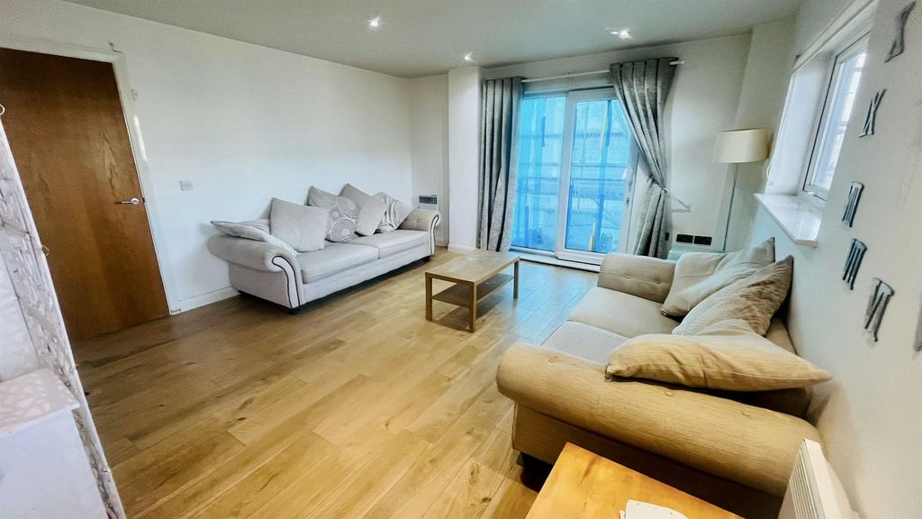 Property photo 2 of 10