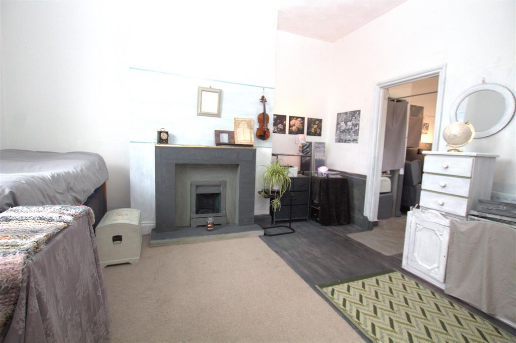 Property photo 1 of 10 Lounge.Jpg