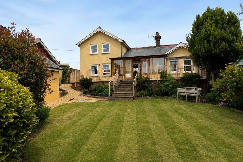 Property photo 1 of 28 Three Bedroom Cottage/ Chalet