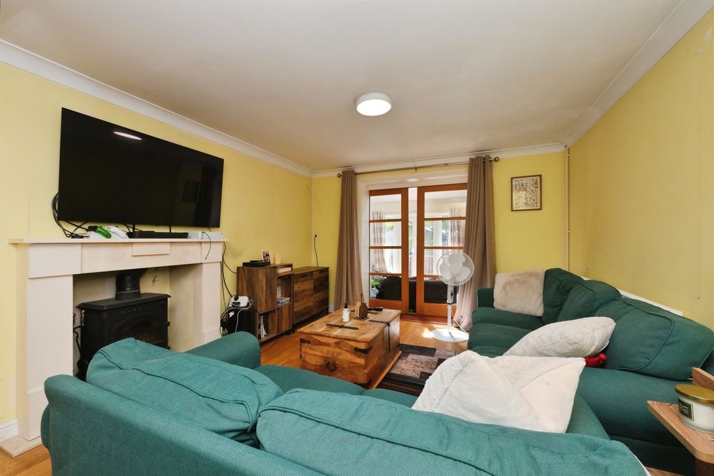 Property photo 2 of 19