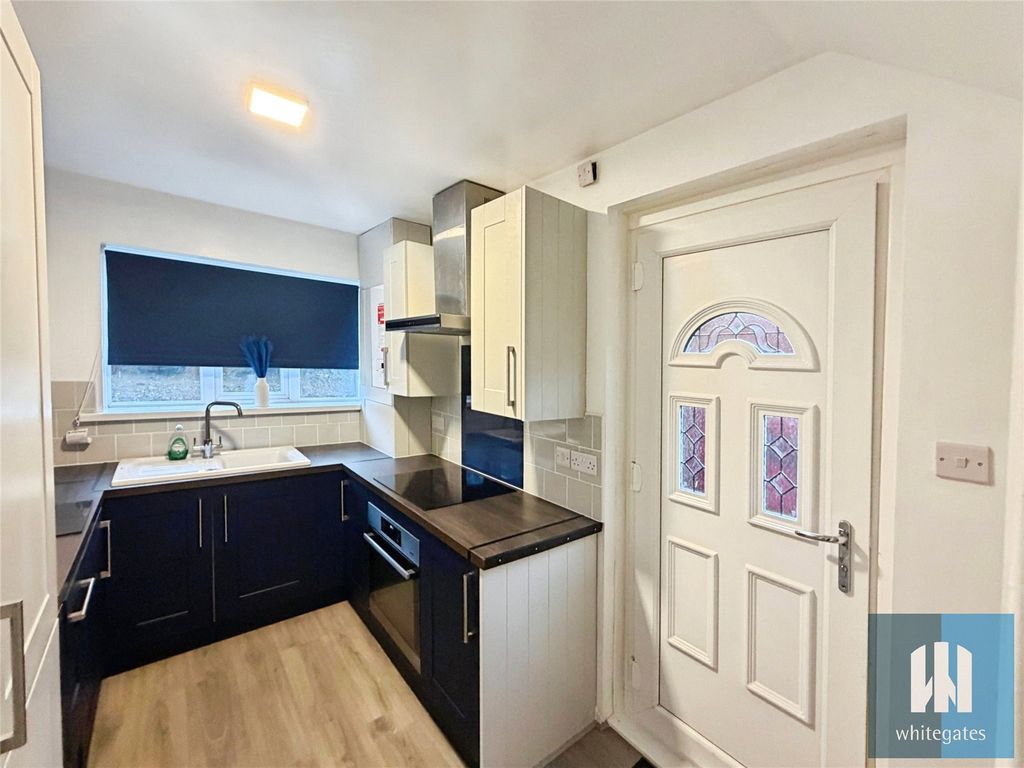 Property photo 2 of 20 Picture No. 12