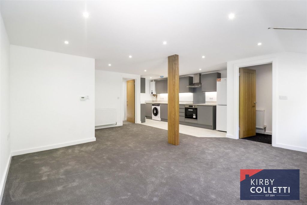 Property photo 2 of 10 Living Room/Kitchen