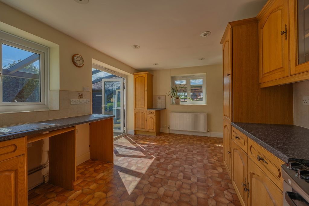 Property photo 3 of 25 Ewemove Taunton Glaston (14)