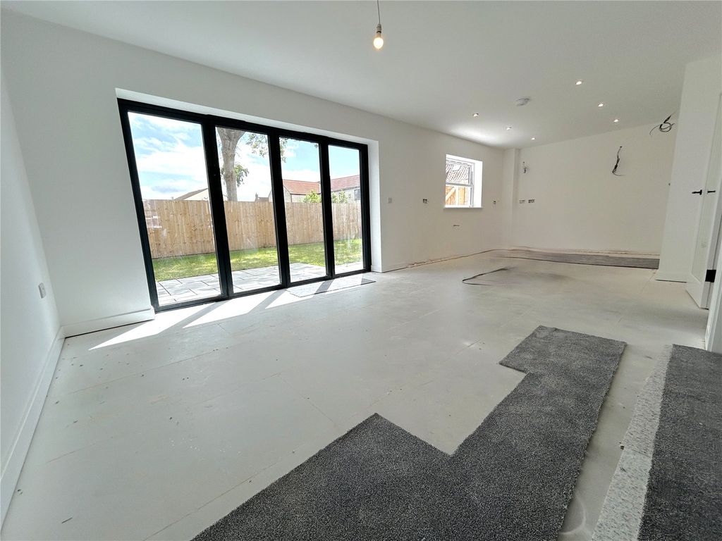 Property photo 2 of 18 Picture No. 27