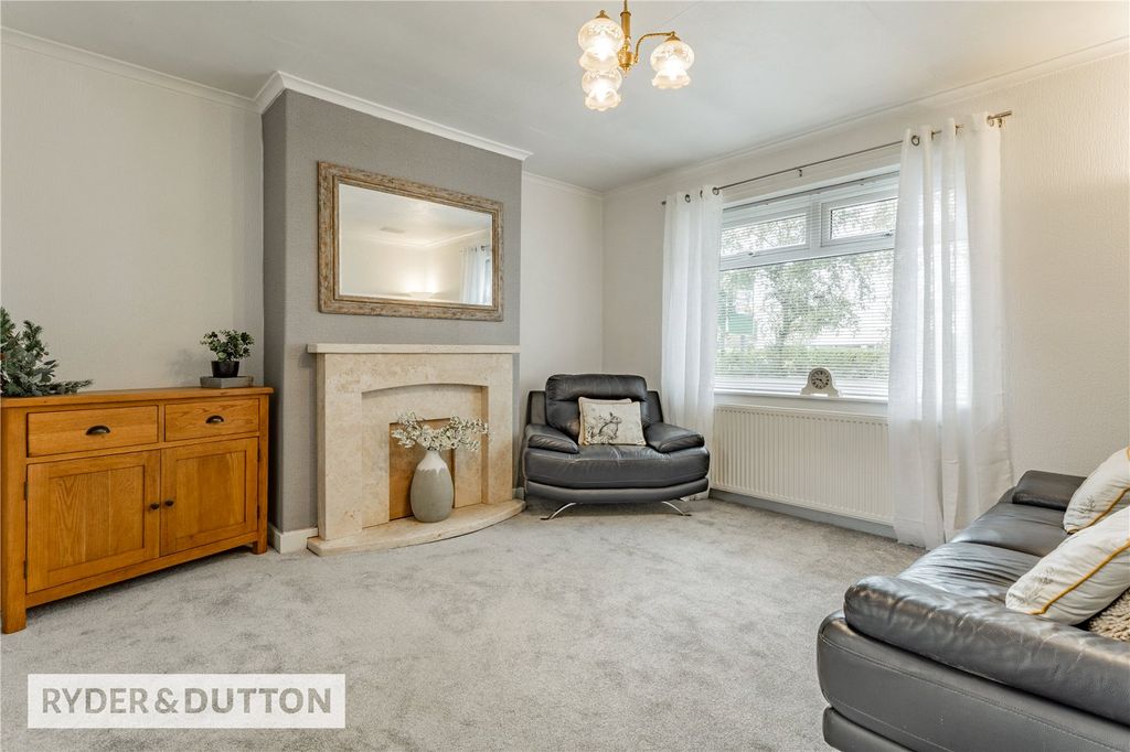 Property photo 1 of 14 Lounge