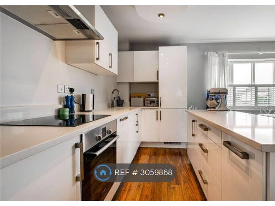 Property photo 2 of 7 Kitchen