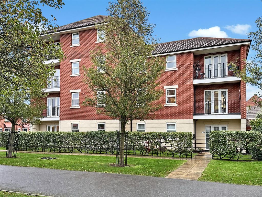 Property photo 1 of 13 Complex Side Aspect 313