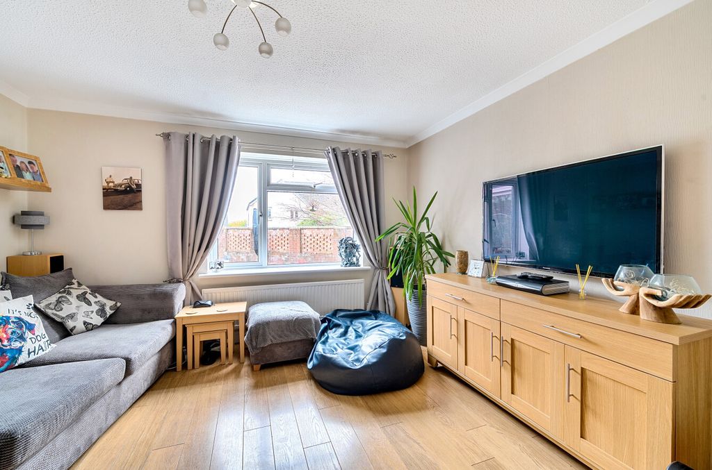 Property photo 3 of 15 Sitting Room