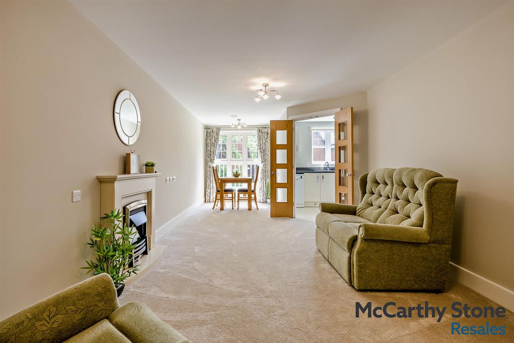 Property photo 1 of 8 8691493-Interior02-800.Jpg