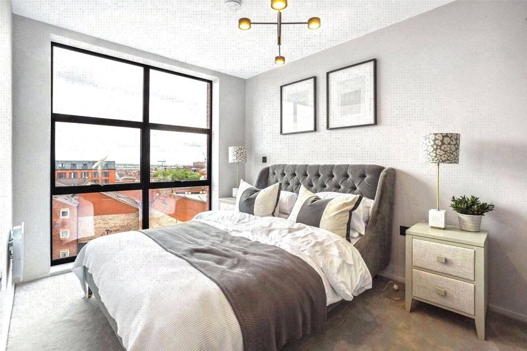 Property photo 1 of 10 Bedroom