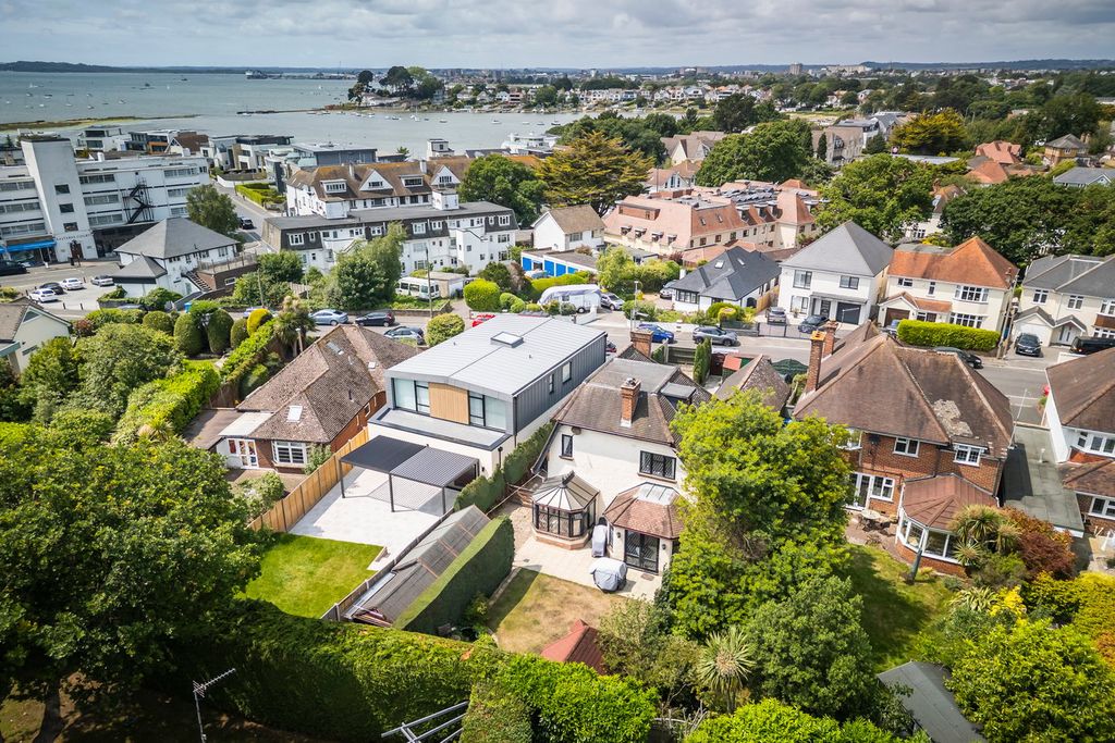 Property photo 3 of 25