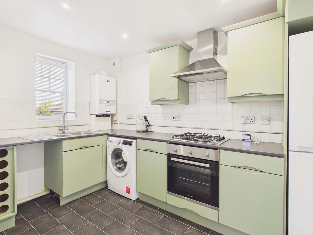Property photo 3 of 10 Kitchen