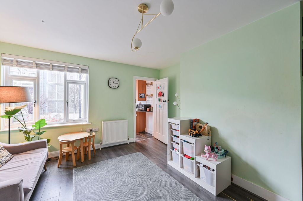 Property photo 2 of 17