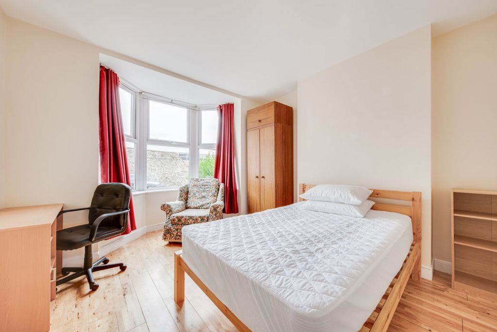 Property photo 3 of 26