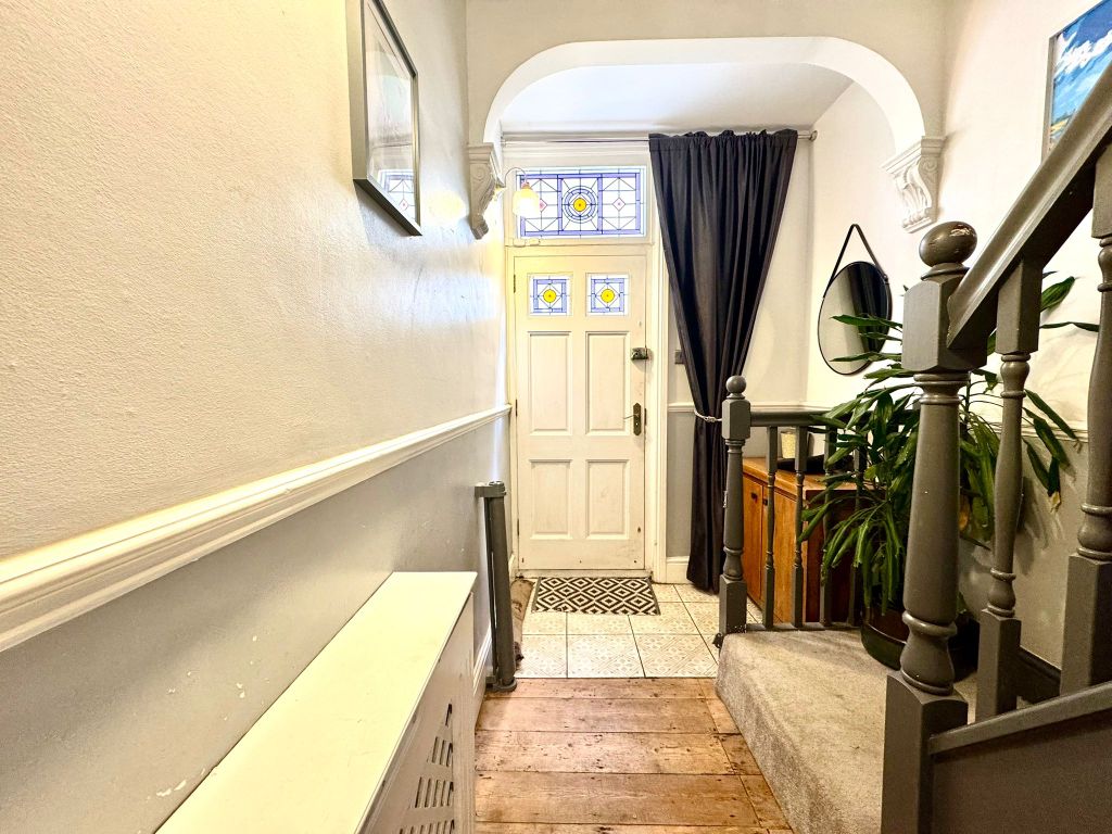Property photo 2 of 31 Hall 1