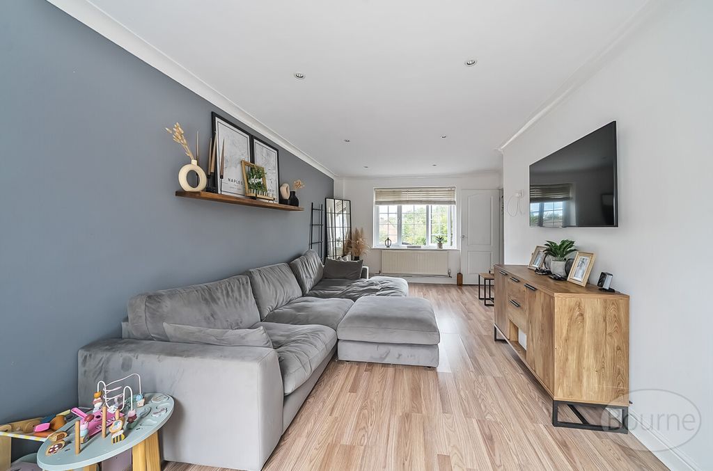 Property photo 3 of 24 09Ede999-33F8-4A8...