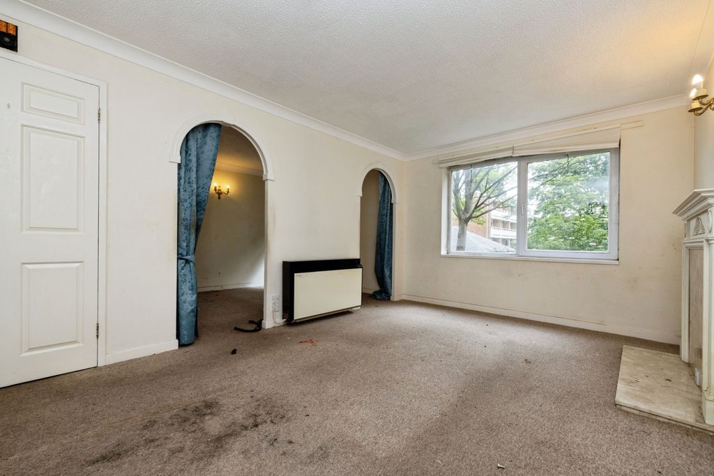 Property photo 2 of 10 Lounge