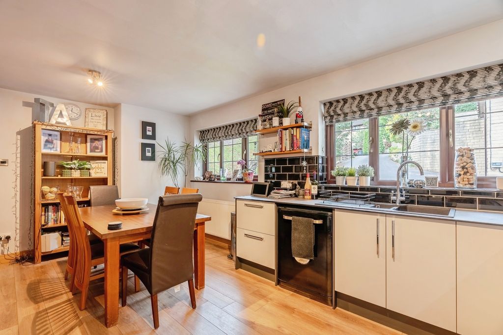 Property photo 2 of 17 Photo