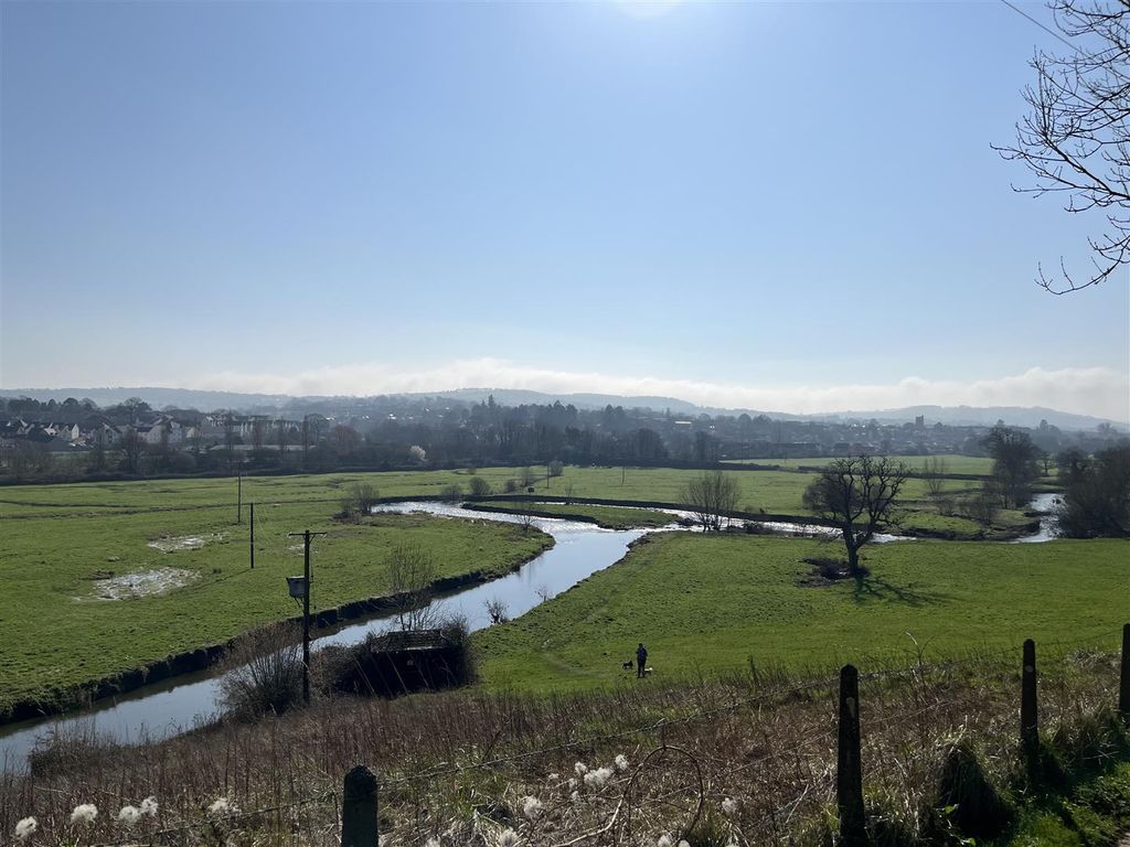 Property photo 2 of 13 Views