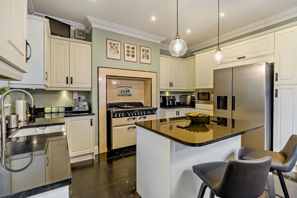 Property photo 3 of 34 Kitchen