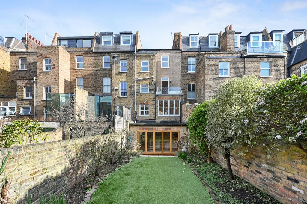 Property photo 2 of 25 Fbl - Aynhoe Road - Gardenb1 (1).Jpg