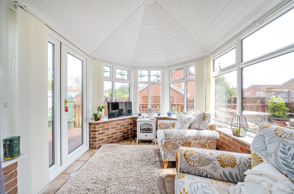 Property photo 3 of 26 Ewemove Harrogate Sun Room