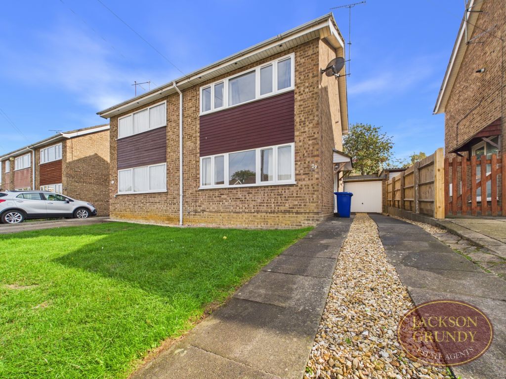 Property photo 1 of 11 Pond Bank