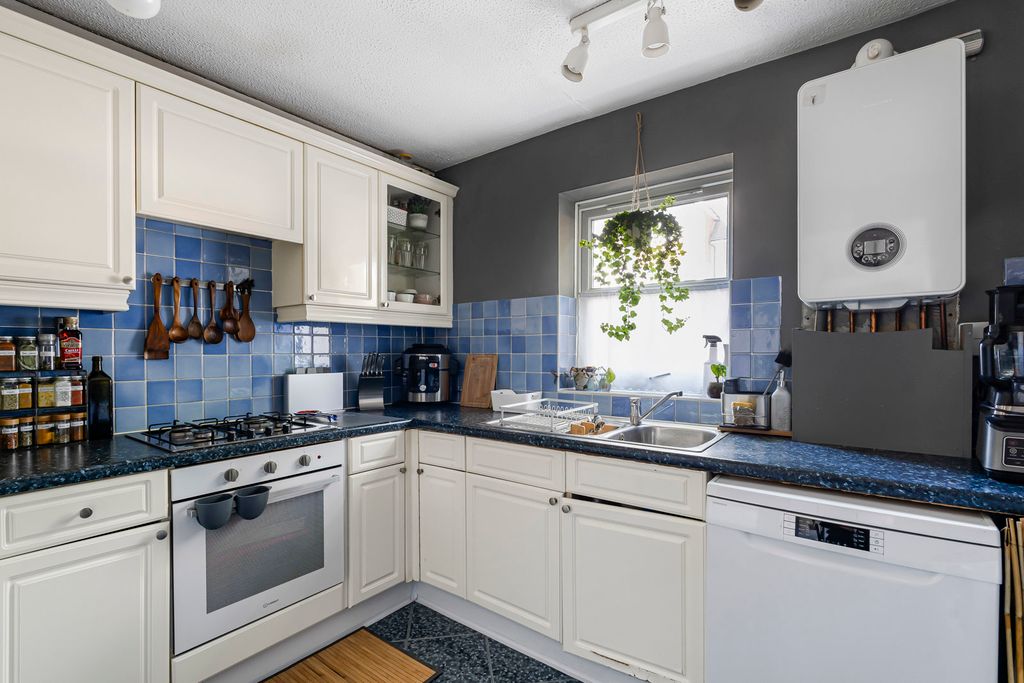 Property photo 3 of 16 Kitchen