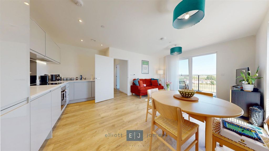 Property photo 2 of 13