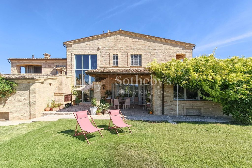 Property photo 2 of 52
