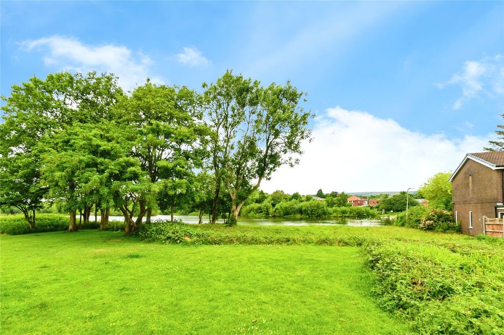 Property photo 2 of 18 Outside