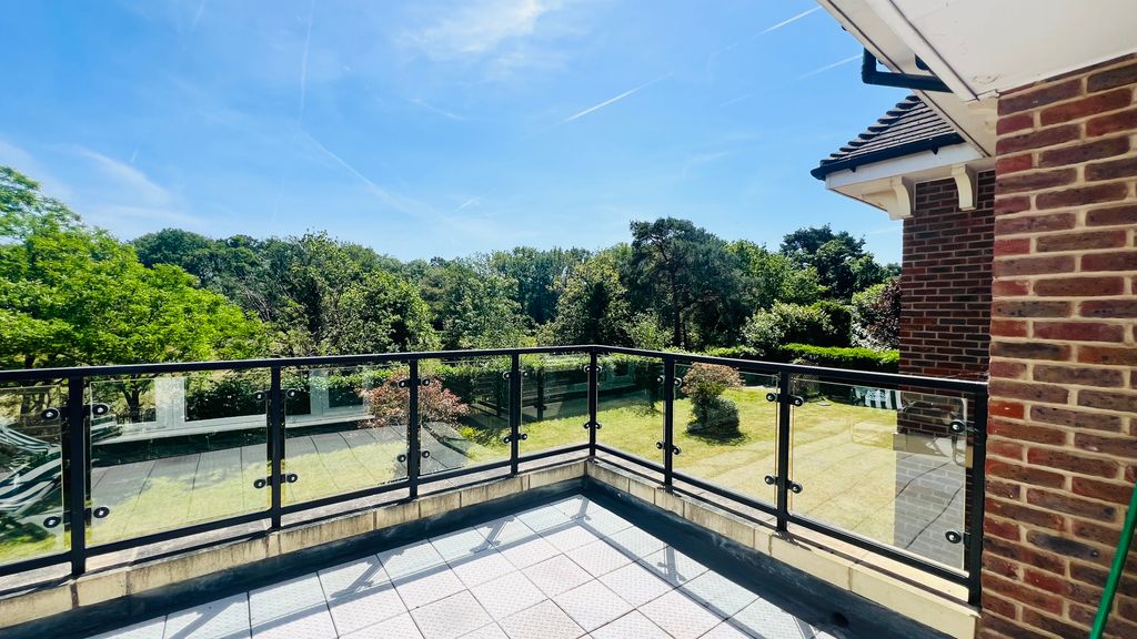Property photo 2 of 16 Balcony