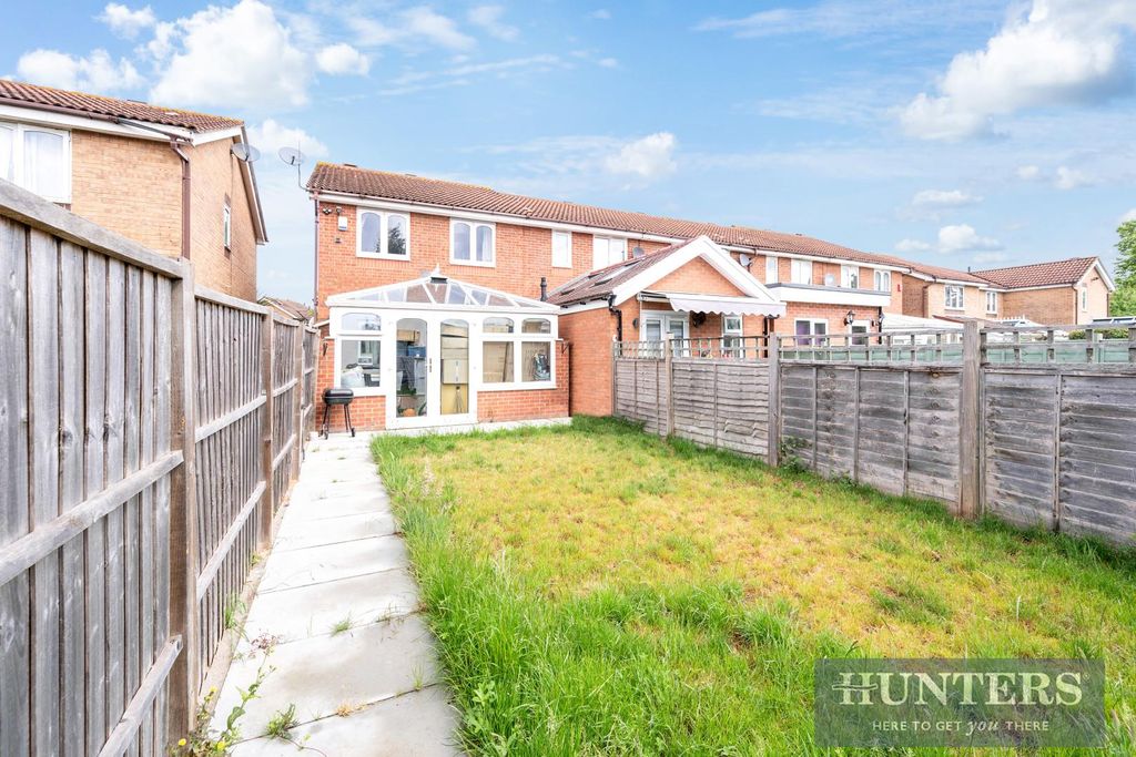 Property photo 1 of 11 Hambleton Close 20 (11).Jpg