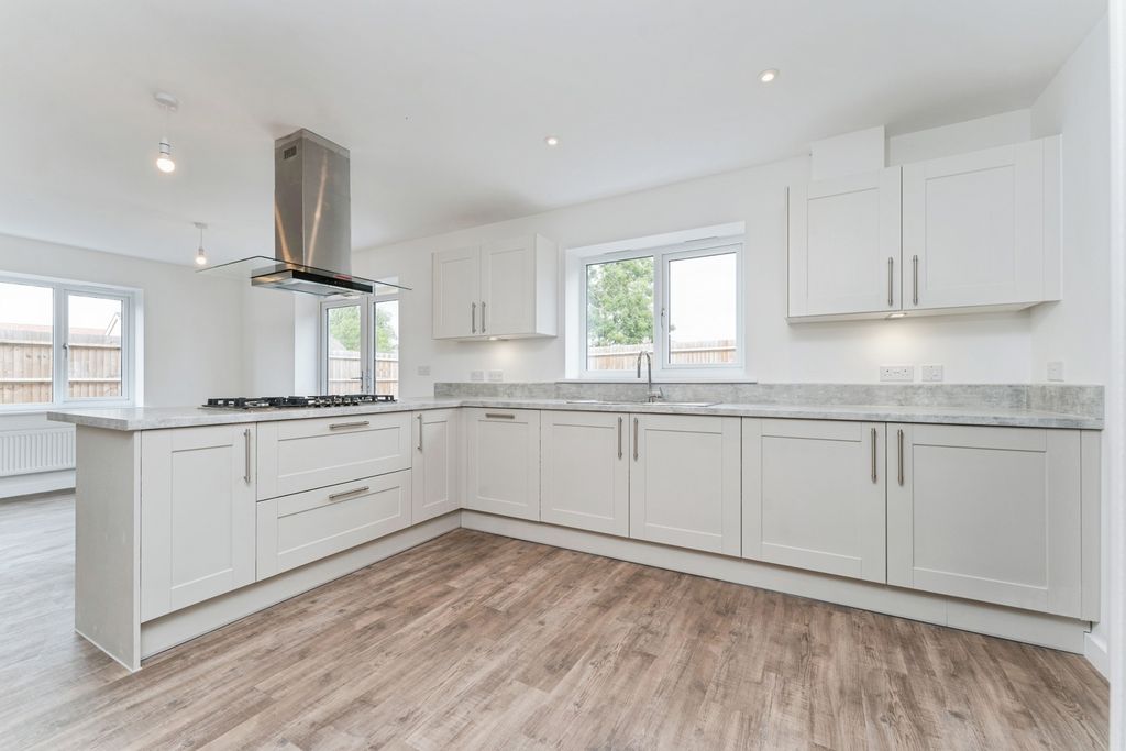 Property photo 3 of 17 Pbox-Img.Jpg