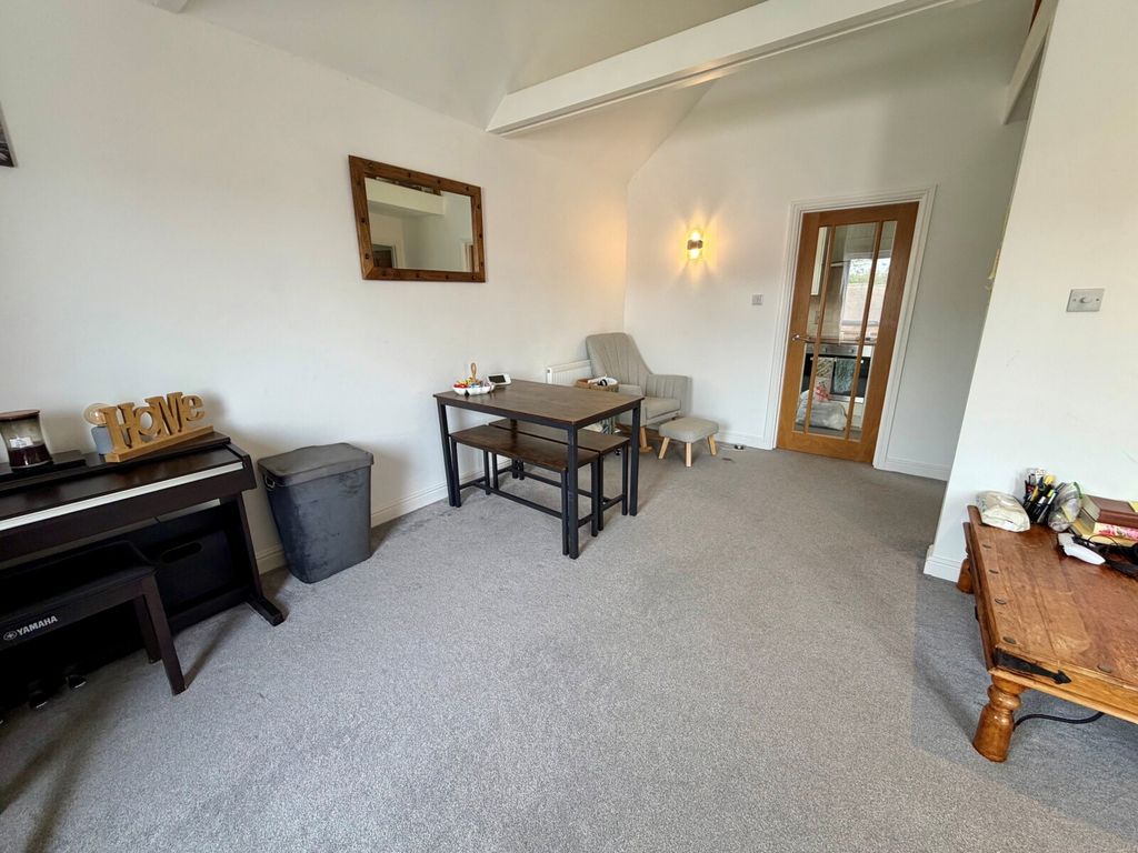 Property photo 3 of 11 Picture No. 06